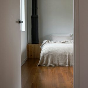 Jonas Low Bed