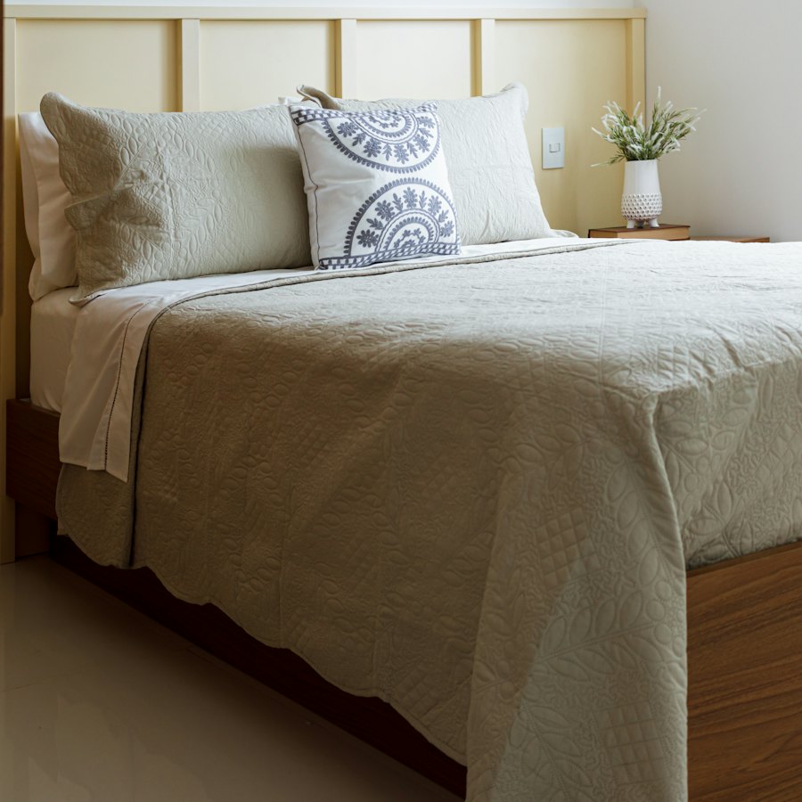 Olle Platform Bed