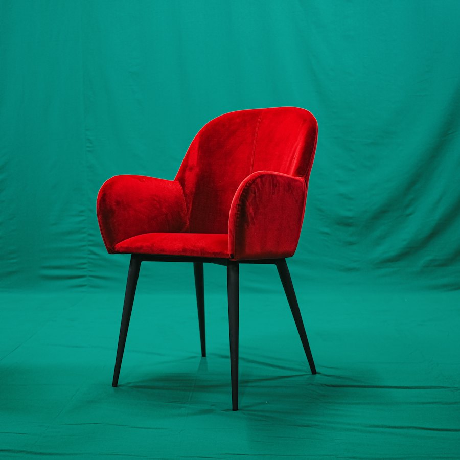 Oda Velvet Chair