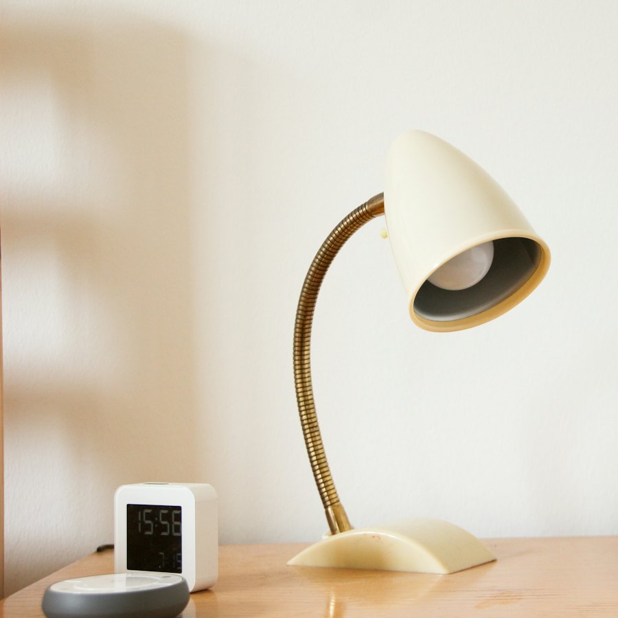 Eir Desk Lamp